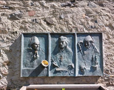 6-bischofssitz-brunnen[2]